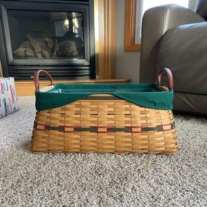 Longaberger Holiday Hostess Treasures Basket w liner & protectors